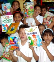 Nicaragua kids with books
