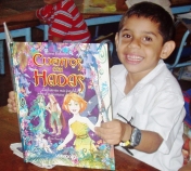 Nicaragua kids with books